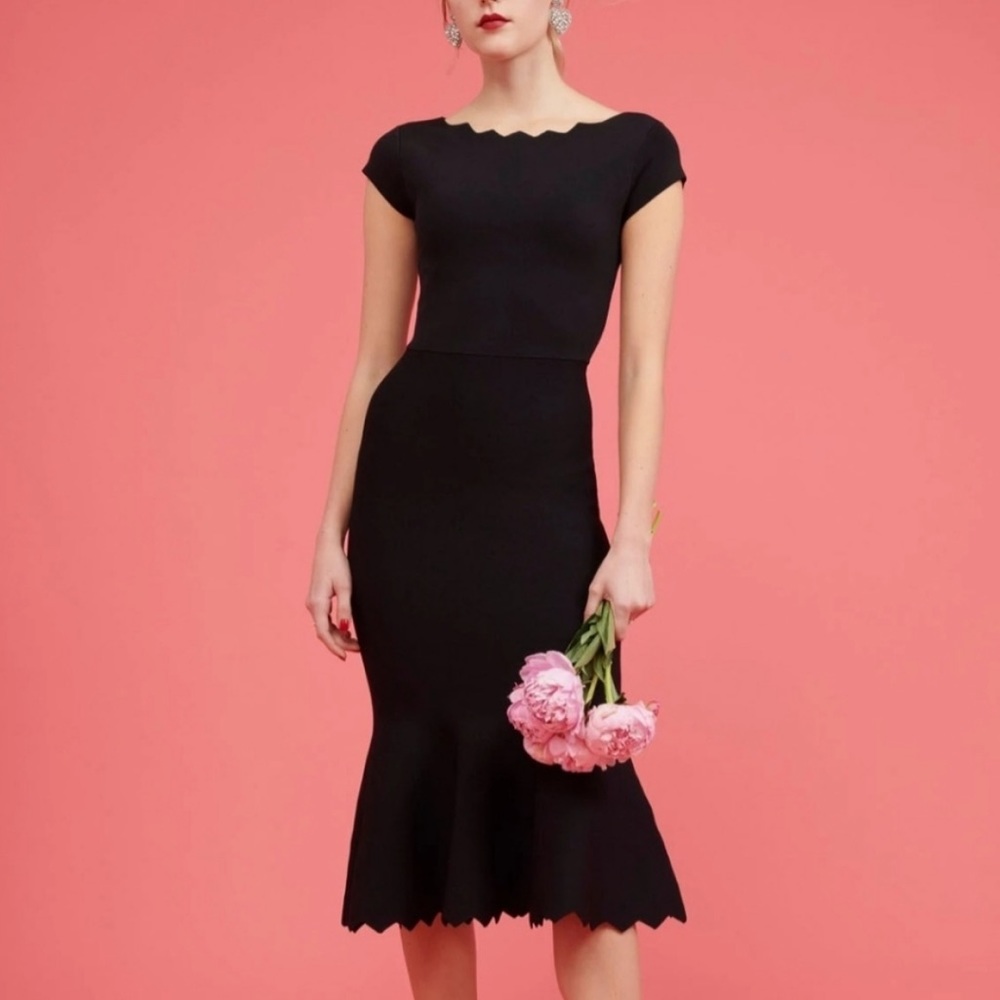 Rachel Parcell fit and flare stretch body con scalloped neck black size medium
